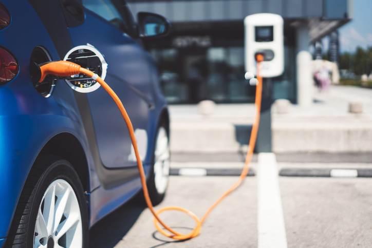 L’obligation de pré-équipement des locaux d’entreprises pour la recharge des véhicules électriques
